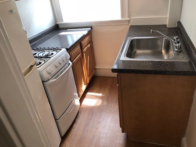 Building Photo - 9/1 No Fee! Spacious Studio in Fenway/Kenmore!