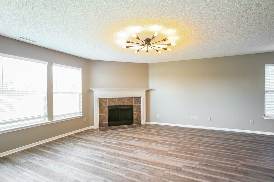 Building Photo - 14379 Black Farm Dr