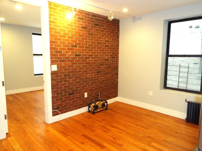 Primary Photo - 235 W 146th St