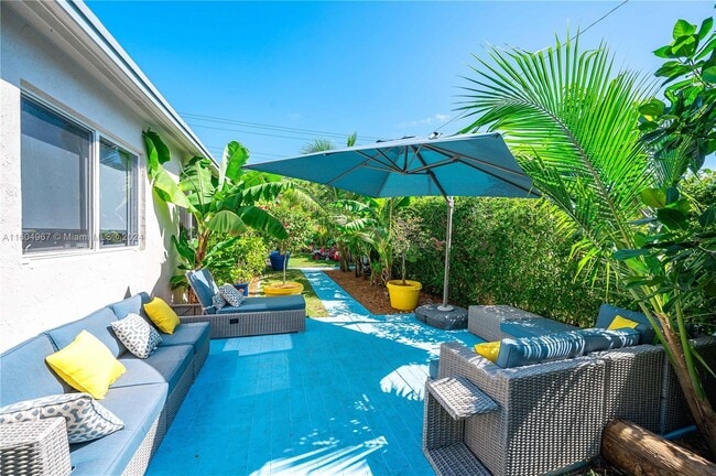 Building Photo - 2401 SW 26th St