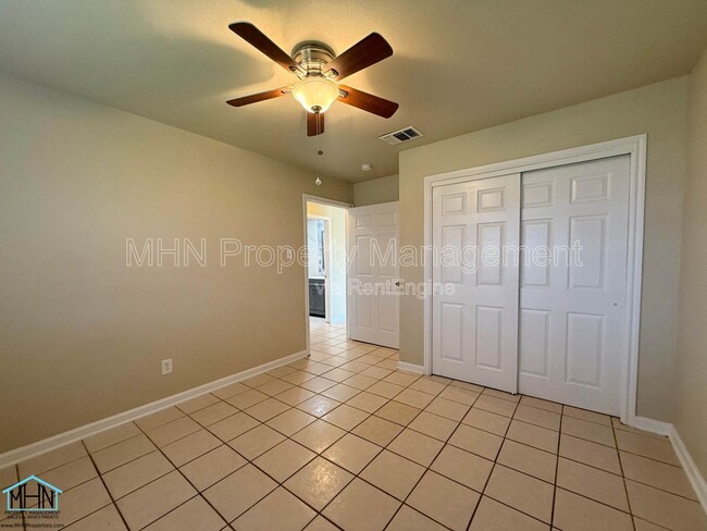 Building Photo - 5603 Lakebend W Dr