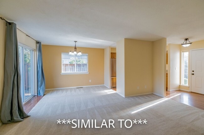 Building Photo - Two Bedroom Duplex in Great Neighborhood, Close to Schools! Pet Friendly!