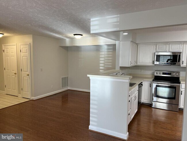 Building Photo - 12002 Ridge Knoll Dr