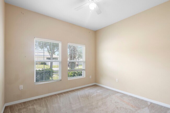 Building Photo - 215 Lakeshore Dr