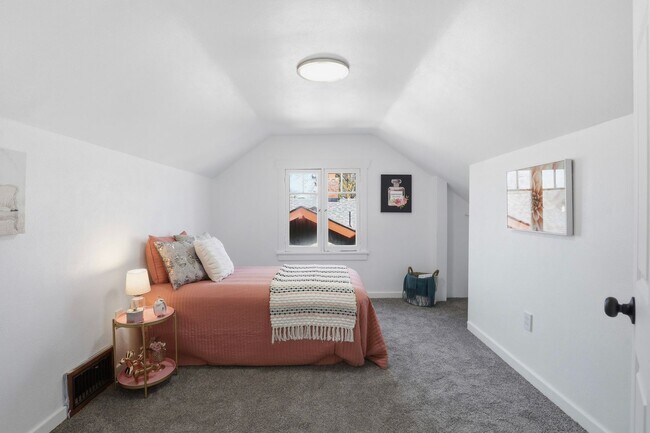 Building Photo - 3402 W Kiernan Ave