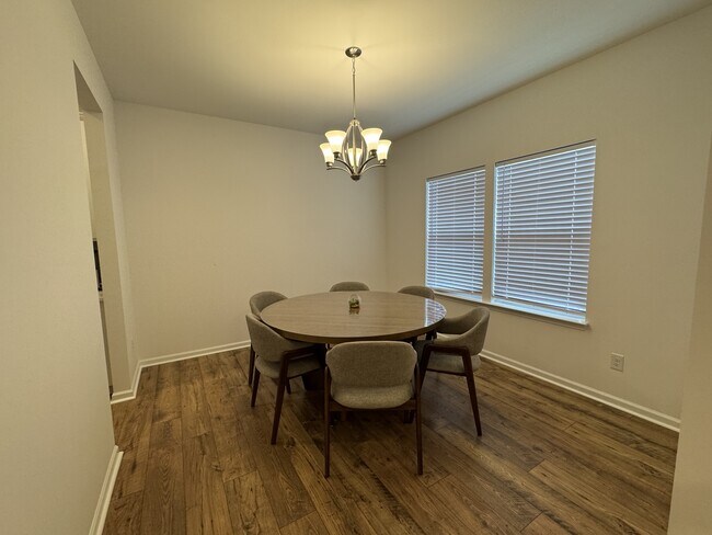 Building Photo - 193 Wheatfield Dr