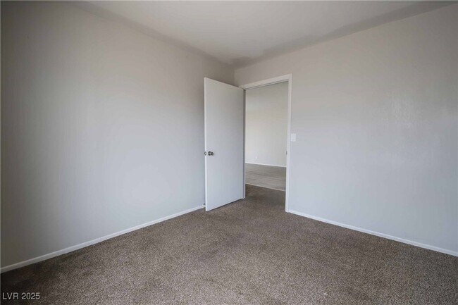 Building Photo - 7019 Grassy Knoll St