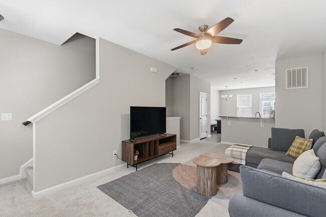 Building Photo - Stylish 3bd 3.5bath townhome for rent in the highly desirable Vermillion