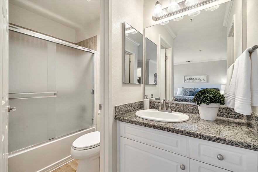 Building Photo - 440 Bollinger Canyon Ln
