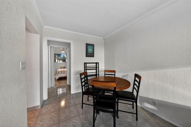 Building Photo - 625 Antioch Ave