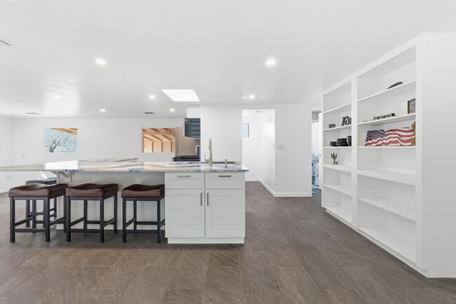 Building Photo - 36975 N Sunset Trail