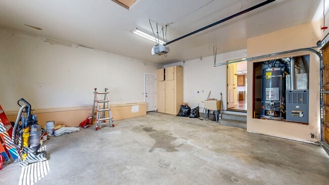 Building Photo - Well Maintain West Side Single Story 3 bedroom 2 bathroom home with 2 car garage