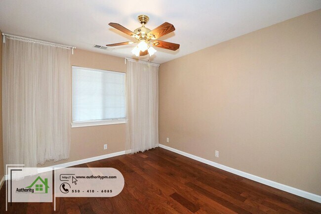 Building Photo - 5826 Beaumont Dr