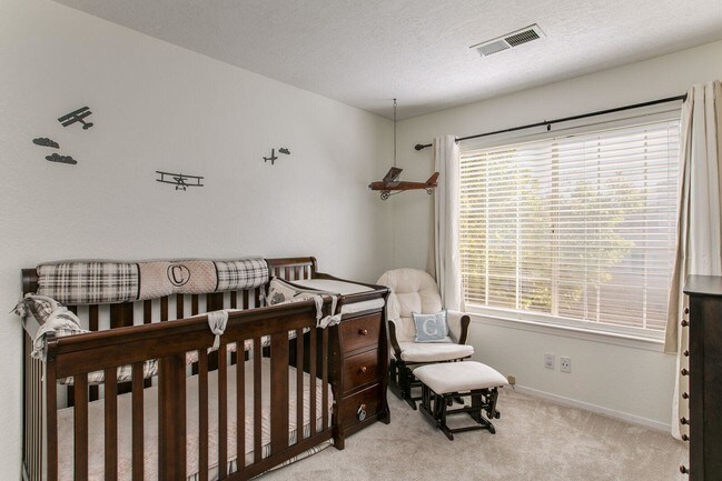 Building Photo - 6809 Medinah Ln NE