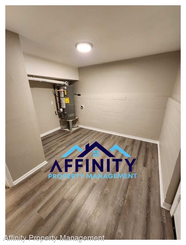 Building Photo - 4 br, 1.5 bath House - 835 Green Oak Ter