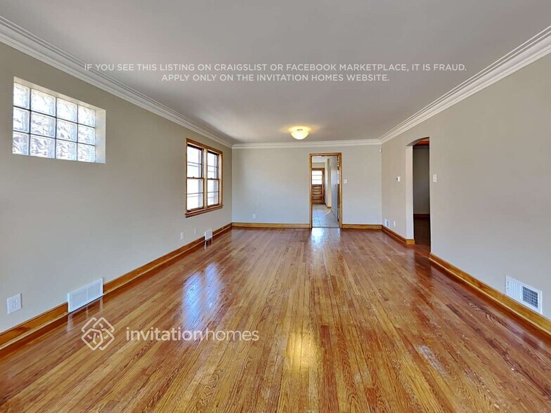 Building Photo - 2645 W 94th St