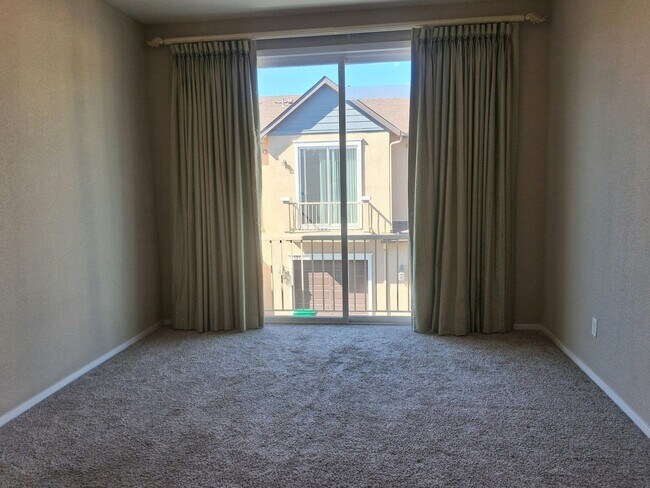 Building Photo - For Rent. 3 Bedroom, 2.5 Bath