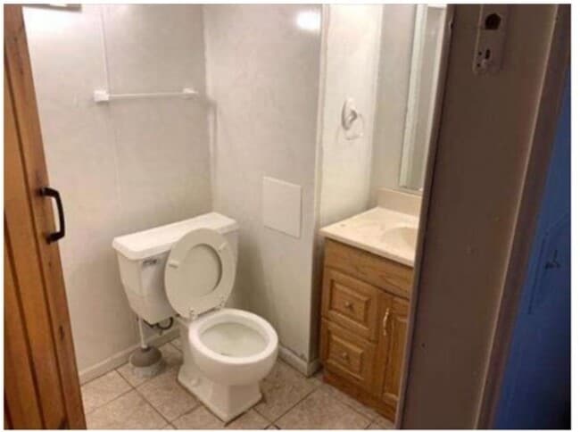 Building Photo - 3 Bed Bettendorf Home