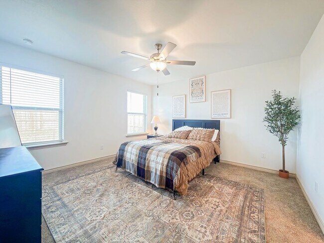 Building Photo - The Perfect Blend of Function and Luxury