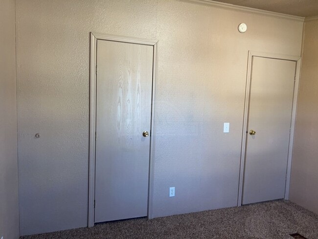 Building Photo - 3406 Valencia Dr