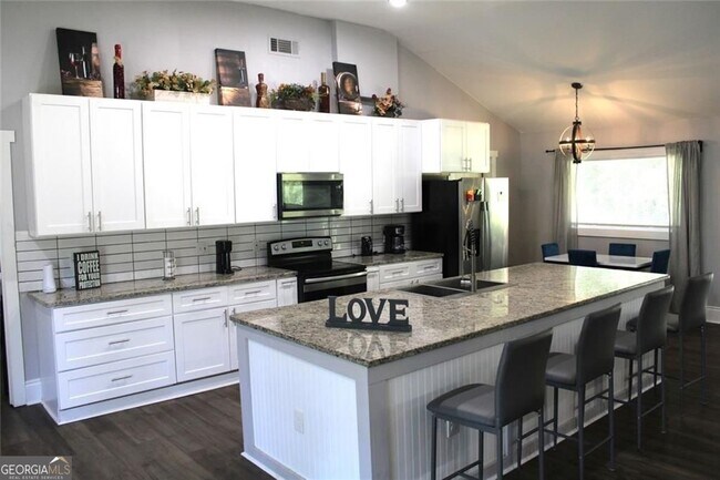 Building Photo - 4495 Kent Rd