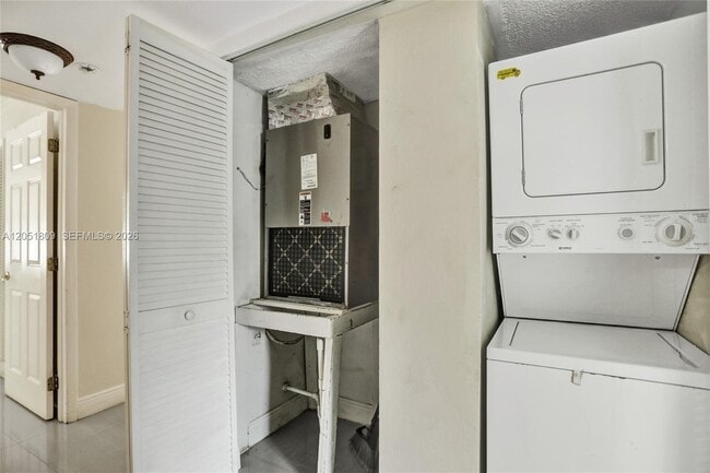 Building Photo - 4600 SW 67th Ave