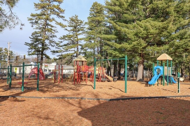 Building Photo - 128 Loudon Rd