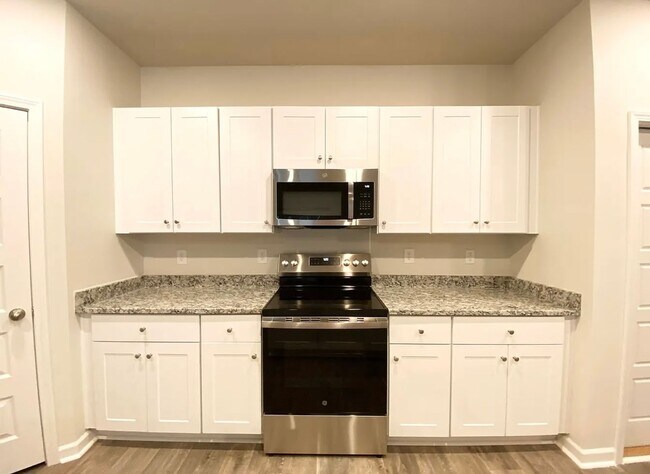 Building Photo - 4 Bed 3 Bath Single Family Home