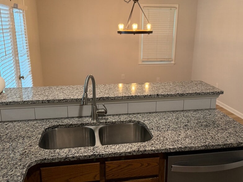 Building Photo - 9453 Kings Falls Dr