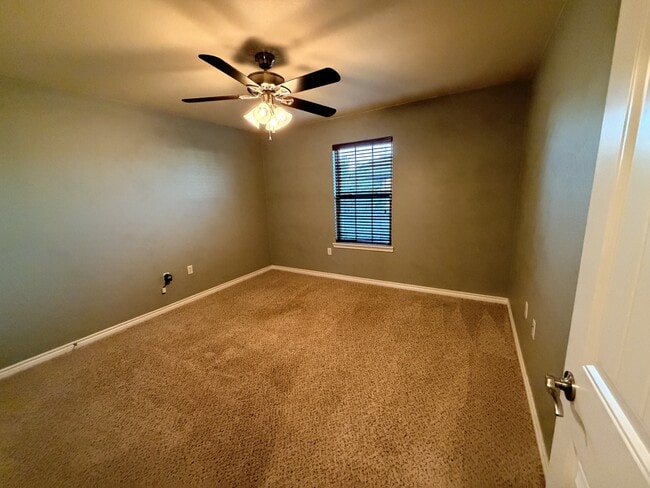 Building Photo - 426 E University Dr