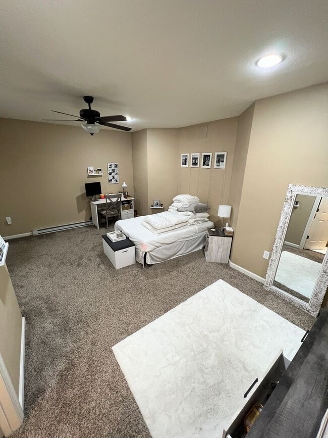 Building Photo - 4 Bedroom Town Home in Lynchburg