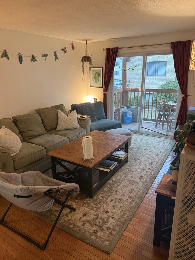 Building Photo - 3 Lancelot Court