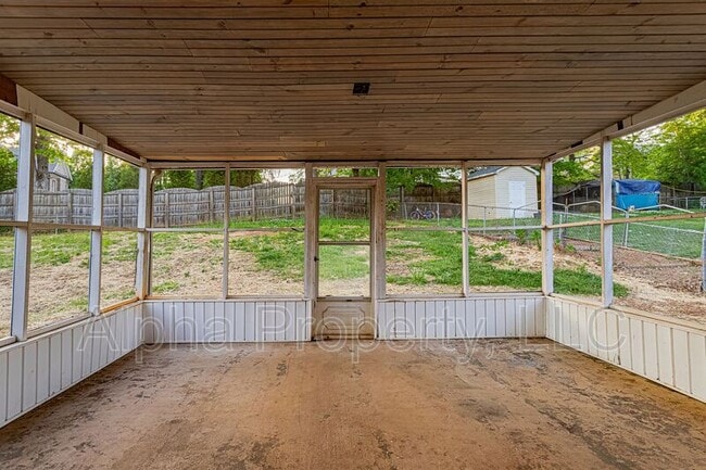 Building Photo - 111 Canebrake Dr