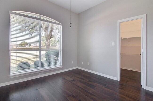 Building Photo - 4204 Lorimar Dr