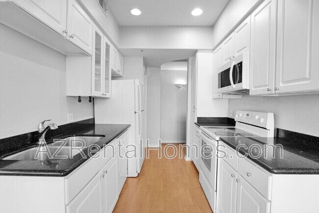 Building Photo - 3633 N 3rd Ave