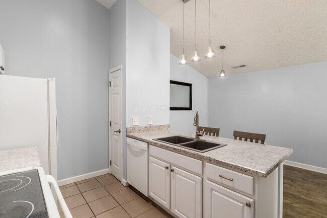 Building Photo - 5179 Mantua Dr