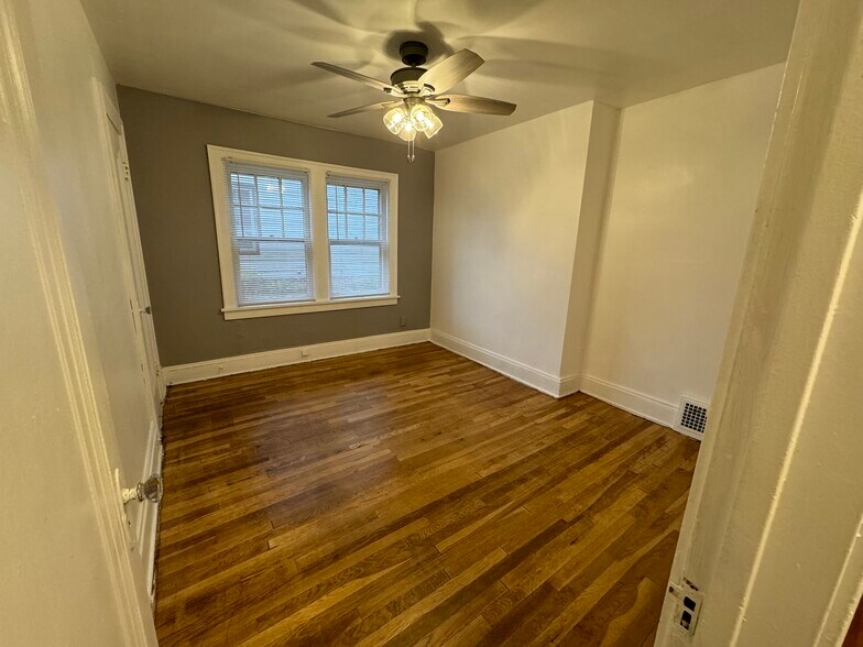 Bed 1 - 3362 Sutton Rd