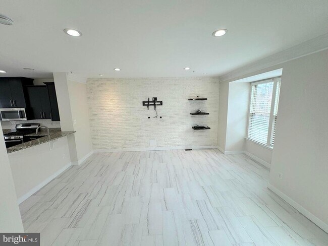 Building Photo - 9160 Landon House Ln