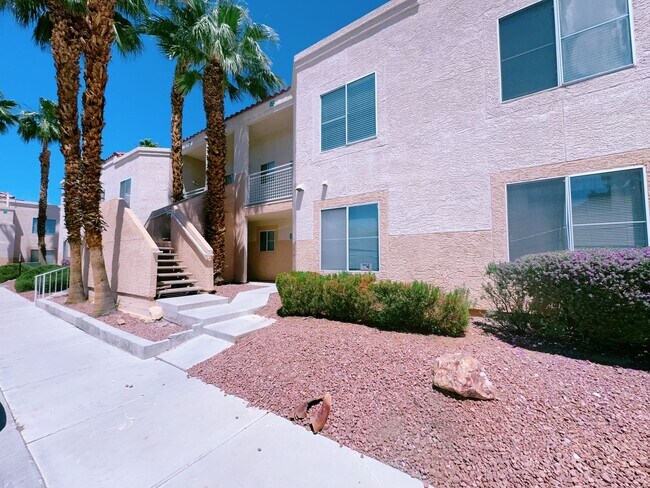 Building Photo - 2b2b Condo Tropicana/Jones  $1450