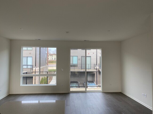 Building Photo - 1300 Catalina Ct