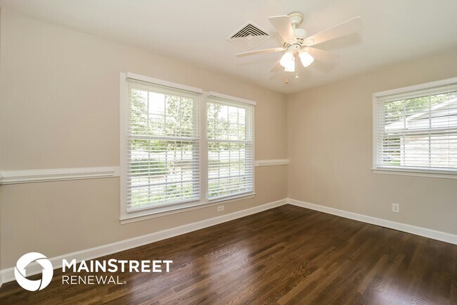 Building Photo - 402 Boxwood Dr