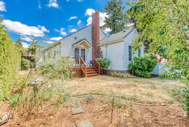 Building Photo - 6309 NE Broadway