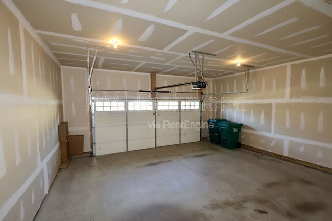 Building Photo - 7183 Yare St