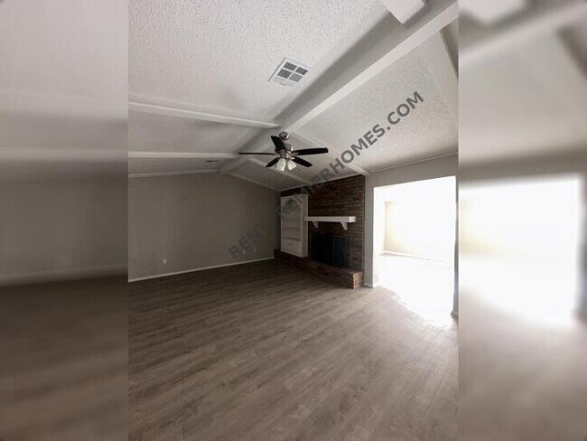 Building Photo - 2632 SW 90th Pl