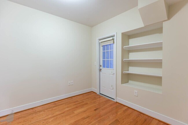 Building Photo - Bright and Spacious 2 Bedroom Abode in Bre...