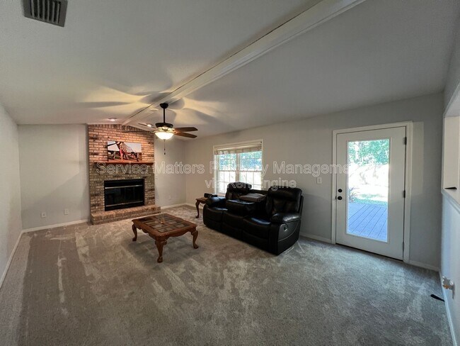 Building Photo - 6004 Players Pl