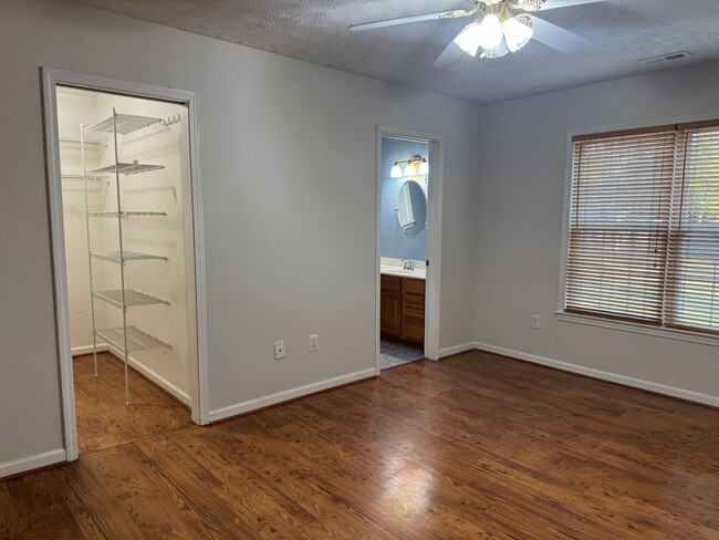 Building Photo - Beautiful home in Tucker Creek