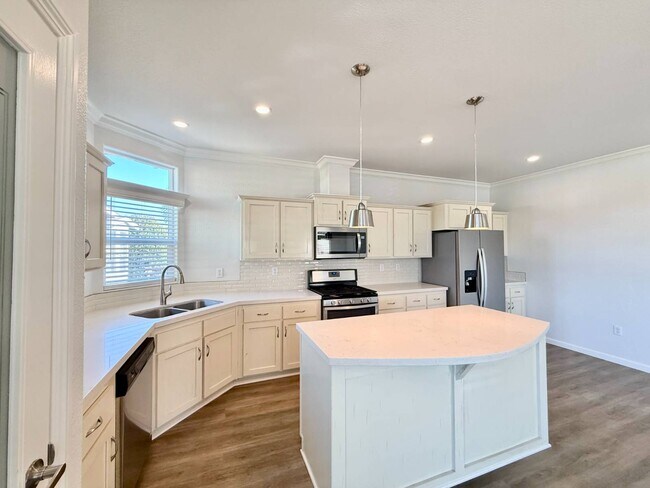 Building Photo - 80 Huntington St