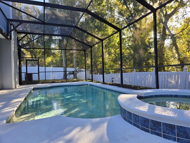 Building Photo - 637 Grand Parke Dr