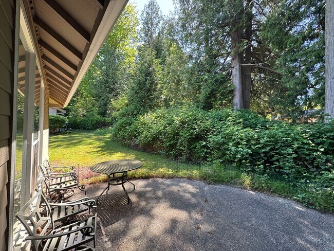 Building Photo - 3 Bedroom, 3 Bathroom House - Walking distance to the beach